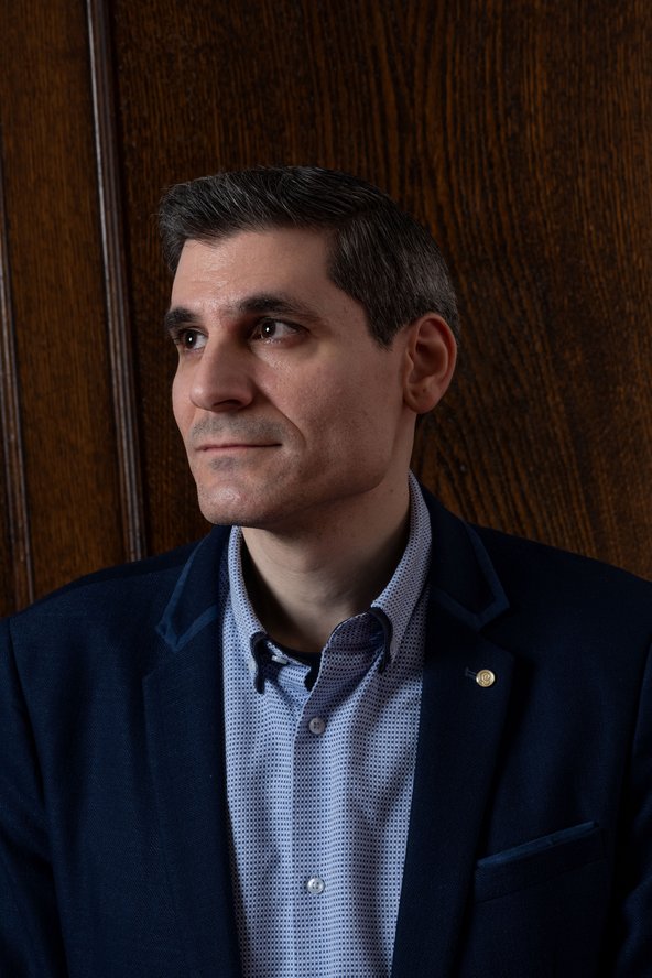 Prof. Chris Laoutaris. Copyright Lorentz Gullachsen 27