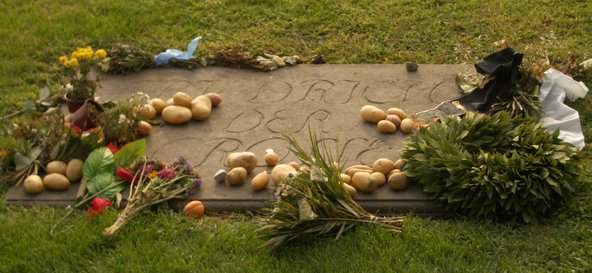 A photograph of Frederick the Great&#x27;s tomb, adorned with potatoes and flowers