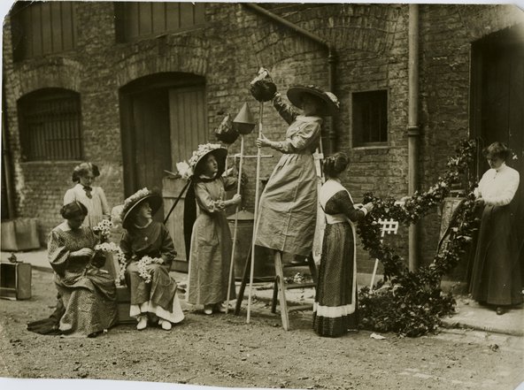 Making garlands for a Women
