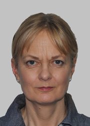 Portrait photo of Professor Linda Woodhead FBA