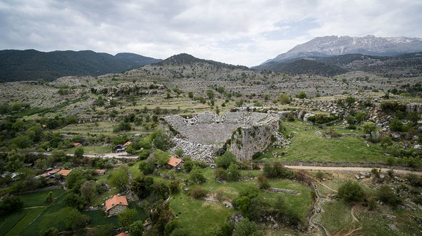 Ancient Selge and the contemporary village houses by the ancient theatre. Photo credit: Ekin Kazan.
